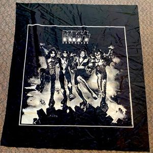 3 Vintage Kiss Banners